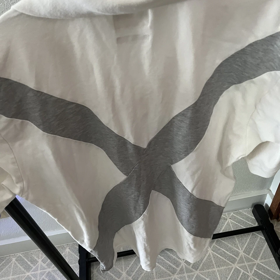 FALSO ORIGINAL talla 4 EE. UU. talla L Blanco Polo Gris X Espalda Medicom Juguete KAWS Foto 4 de 4