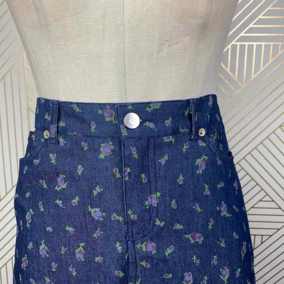 NUEVO CON ETIQUETAS BETSY JOHNSON Falda Lápiz Denim Floral Vintage en Azul Inventario Muerto EE. UU. XS Foto 2 de 4