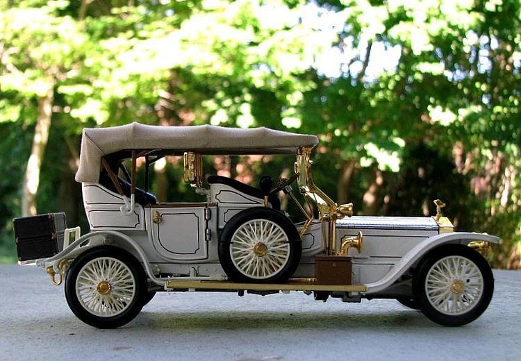 Rolls-Royce Phantom Classic Car1:24Custom Built18Metal Body Model12 - Image 2 of 4