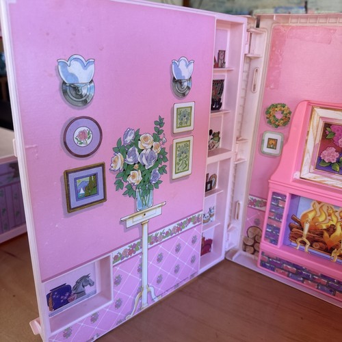 Barbie Vintage 1992 Mattel Barbie Fold 'n Fun House Pink with Roof Patio Fence - Picture 6 of 24