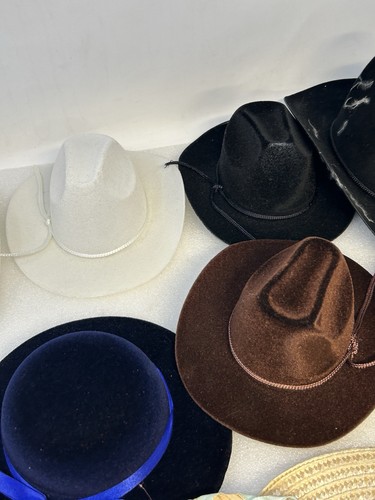 Western & Garden Doll Hat Lot – Felt Straw Ribbon-Trimmed Styles Cloche - Bild 4 von 13