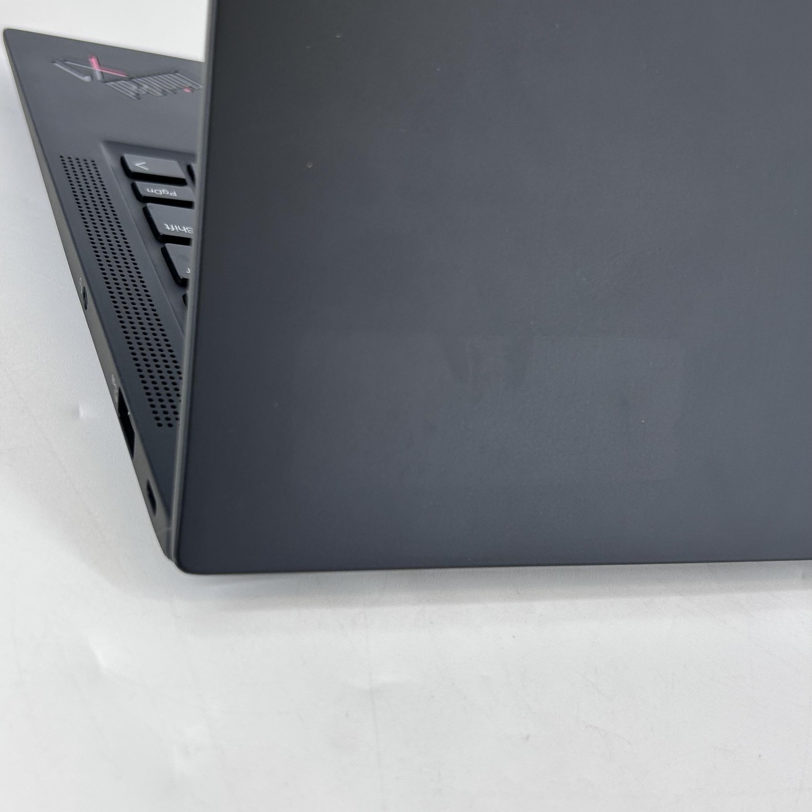 Lenovo ThinkPad X1 Carbon Gen 10 14, 14-Inch Laptop, with Intel Core i7 12th Gen., 512 GB SSD (Solid State Drive), Windows 11 Pro