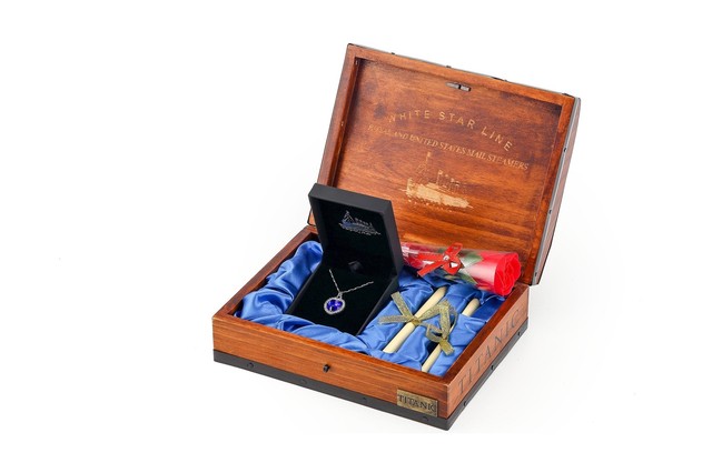 Titanic Heart of the Ocean, Pendant with Silver Necklace in A Wooden Box Set ...