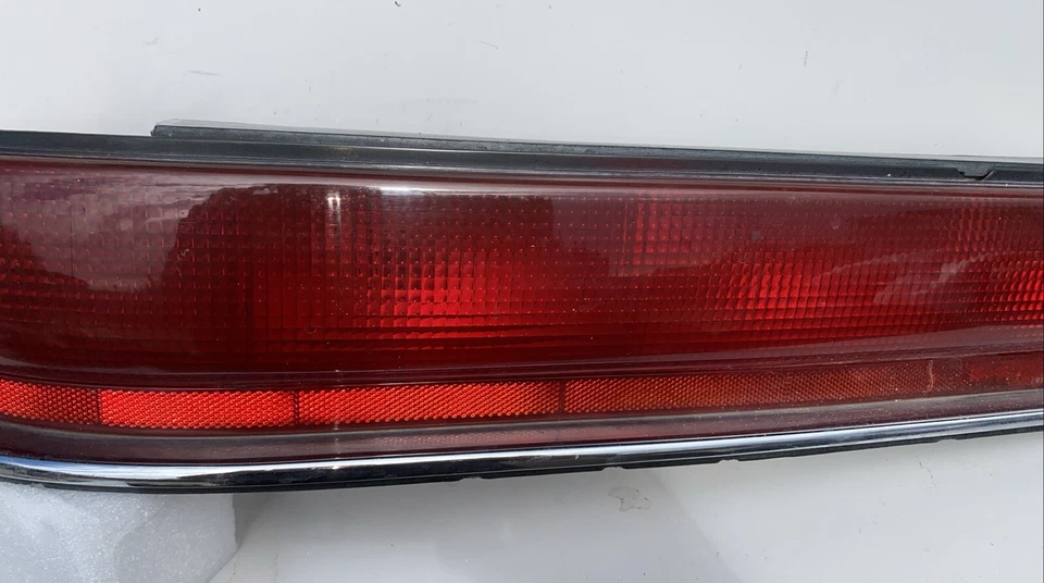 Lanterna traseira 1991-1993 Buick Roadmaster Sedan lado esquerdo do motorista 16514015 91-93 fabricante de equipamento original - Imagem 4 de 4