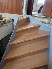 Moderne Massivholztreppe – Maßgefertigt & handgefertigt – Stilvolle Treppen