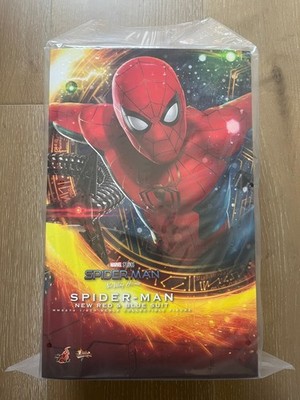 Hot Toys MMS679 Spider-Man (New Red and Blue Suit)