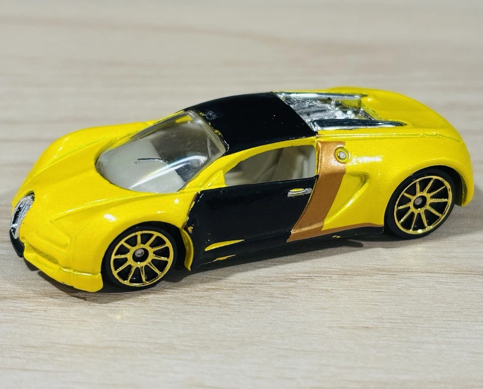 2007 Hot Wheels Bugatti Veyron Mystery Models Series Yellow Near Mint !! - Image 4 of 4