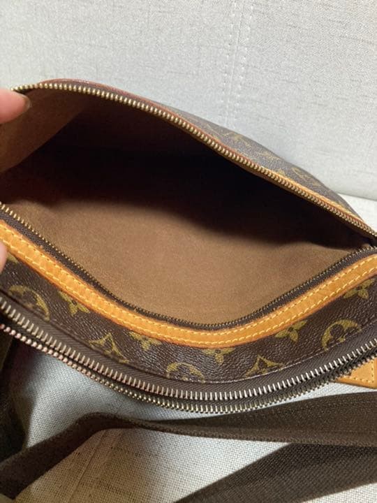 Authentic Louis Vuitton Monogram Pattern Crossbod… - image 3