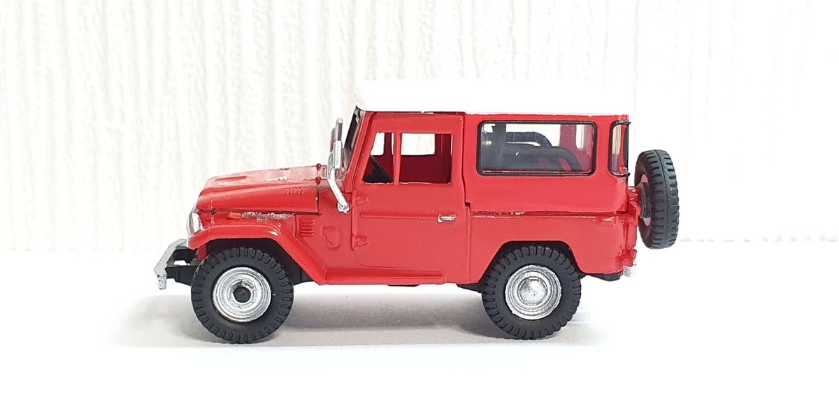 1/64 Platz Koro Koro TOYOTA LAND CRUISER FJ40 RED JEEP 4x4 car
