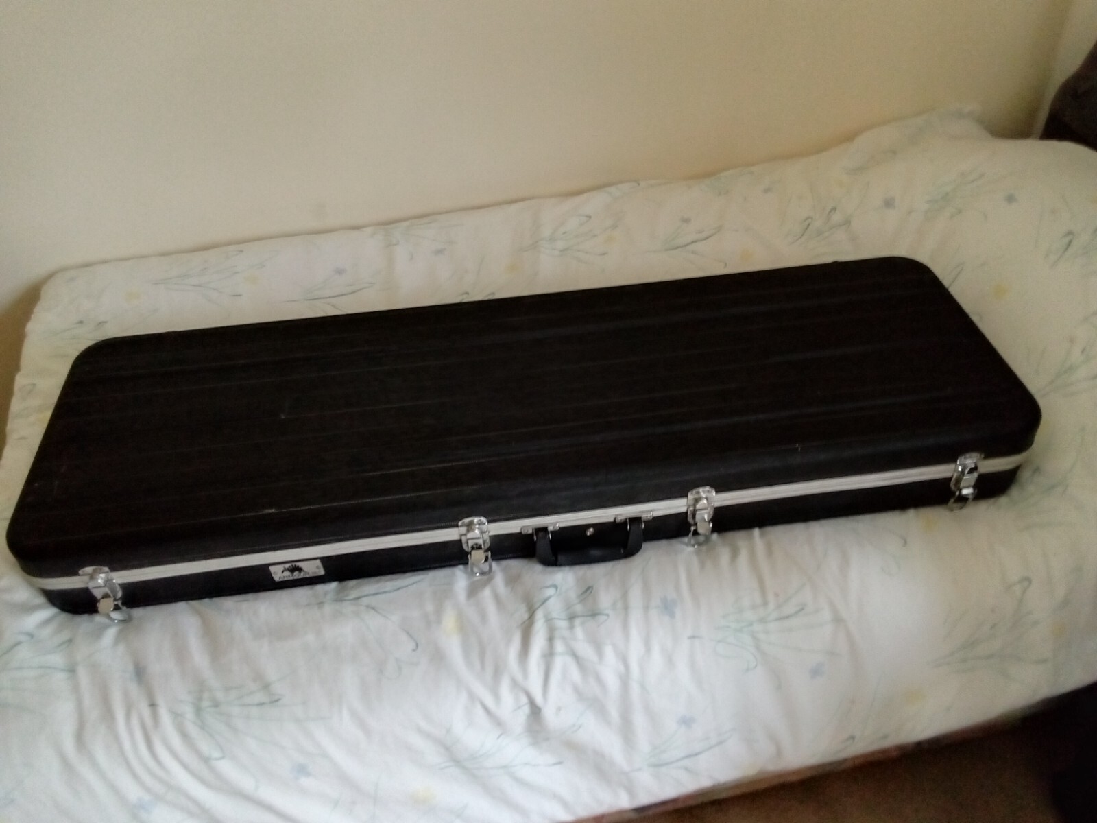 Fender Deluxe Jaguar bass guitar Made in Japan, Armourdillo case