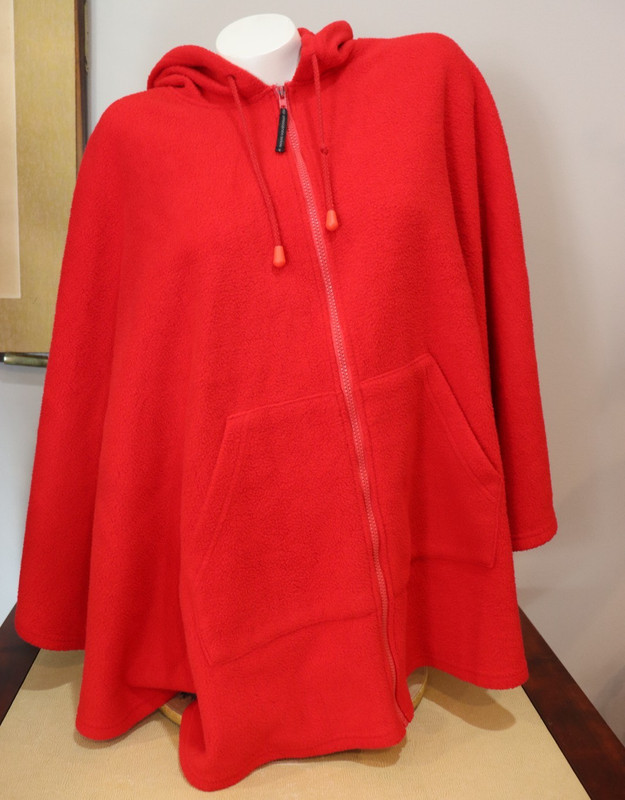 Womens Lavon Size Medium Red Poncho w/ Hood and Pockets Zip Up front