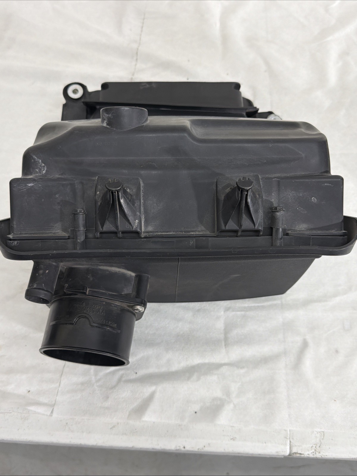 Aston Martin Vantage 2018-2023 Right Air box top P/N KY6352080AA