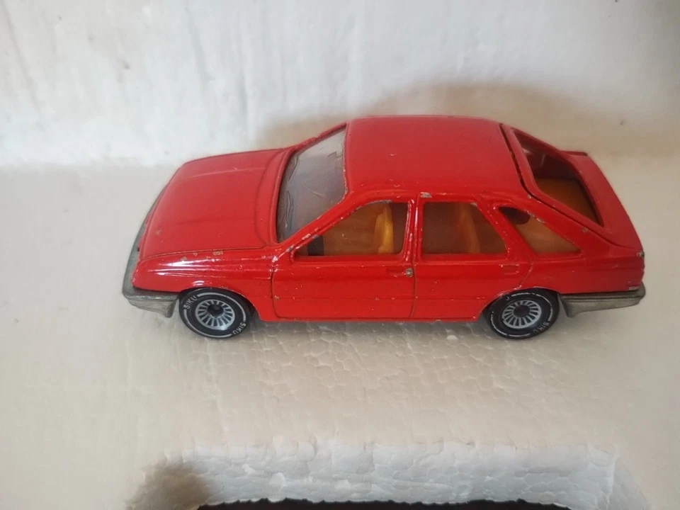 Siku Ford Sierra 2.3 Ghia n°1056 ,Rossa, Made In W.Germany - Immagine 4 di 4