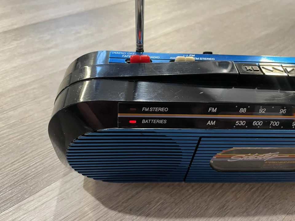 GE General Electric Sidestep 3-5610 Negro Azul AM FM Radio Cassette Cinta Boombox Foto 3 de 4