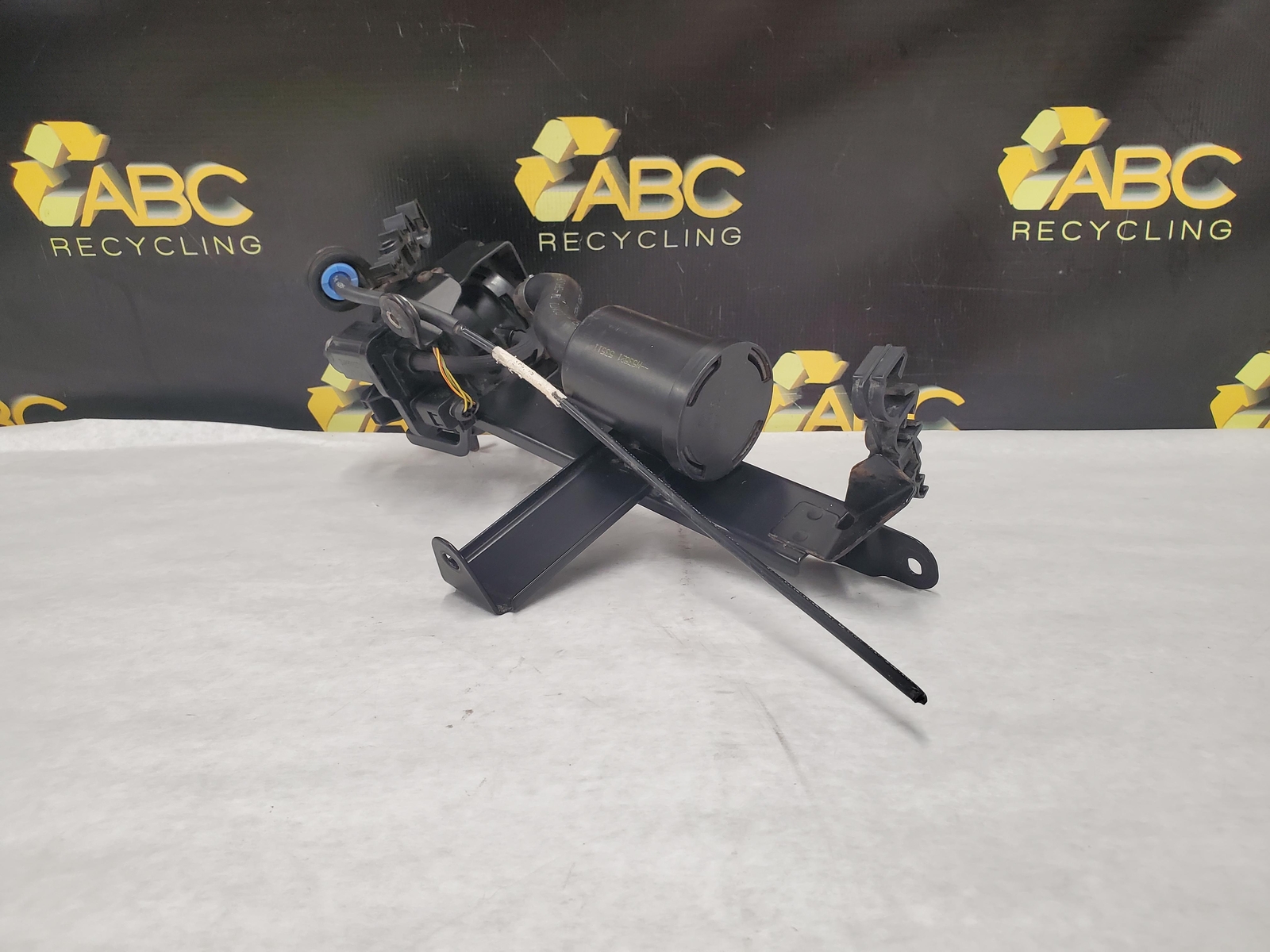 2007 Bentley Flying Spur Fuel Emission Leak Detection Pump Assembly OEM BENTLEY