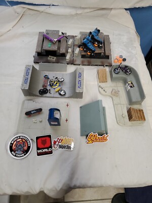 Flick Trix Tech Deck Finger Bike BMX Toy Lot 2 Bikes+4 wheels+1 tool+4Stickers+6