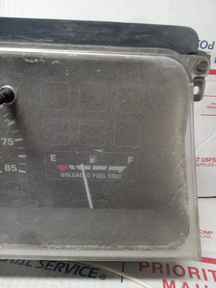 Ford Taurus 1988; tablero de instrumentos velocímetro piezas Foto 4 de 4