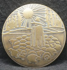 XA19173 VINTAGE 1970s SHEPHERD SHEEP ANIMAL ARTWORK SOLID BRASS BELT BUCKLE