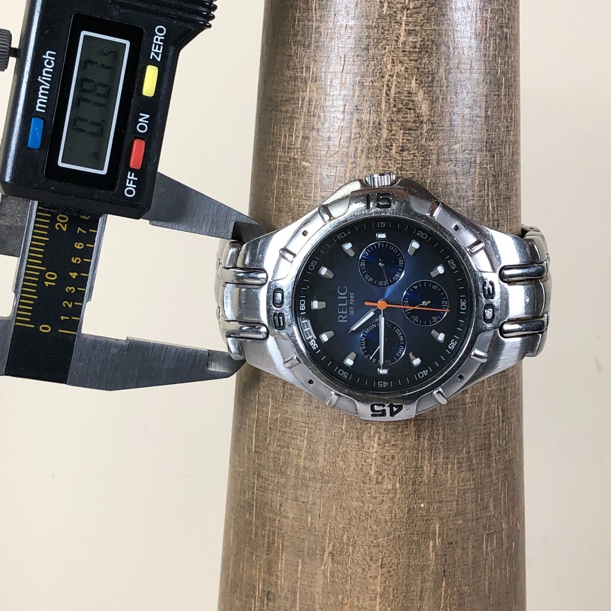 Relic Wet Men ZR15409 Diver Day Date Silver Tone Quartz Analog