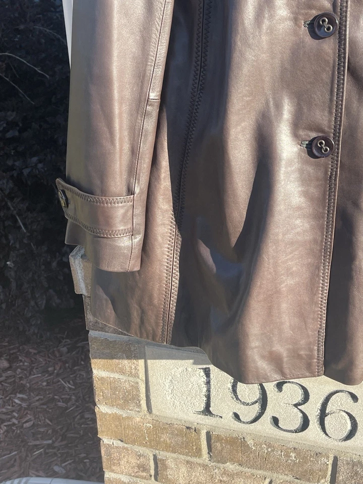 Jaqueta Completa Jones New York JNY Feminina Couro Marrom Manga Longa Tamanho P - Imagem 4 de 4