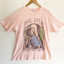 JANIS JOPLIN ART NOUVEAUX WEEKEND GRAPHIC TEE IN FLAMINGO CLOUD WASH Small