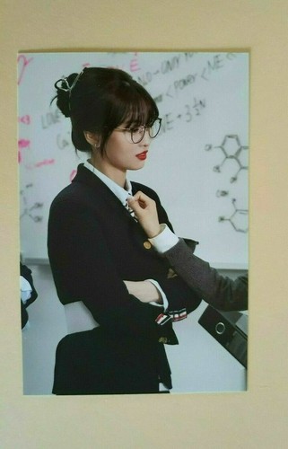 TWICE 3rd Album Formula of Love : O+T= 3 Official Photocard Mina Sana Momo - 第 37/145 張圖片