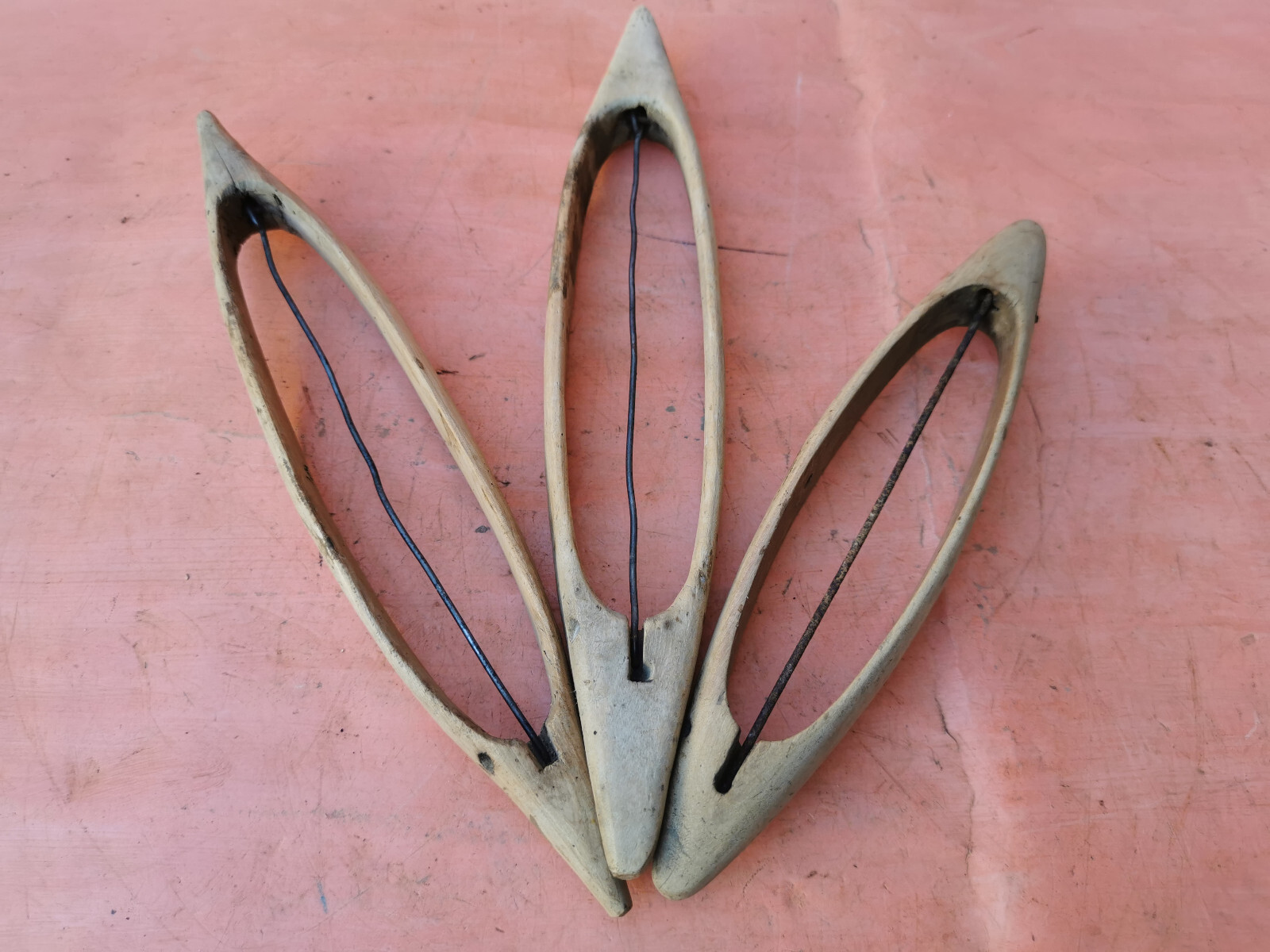 PIEZAS DE MADERA ANTIGUA PRIMITIVA HECHAS A MANO DE MADERA DE TELAR HILO PISCINA