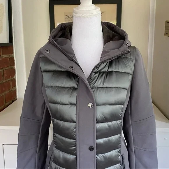 Chaqueta acolchada larga BCBGENERATION resistente al agua con capucha Softshell, nueva con etiquetas, XS, $95 Foto 2 de 4