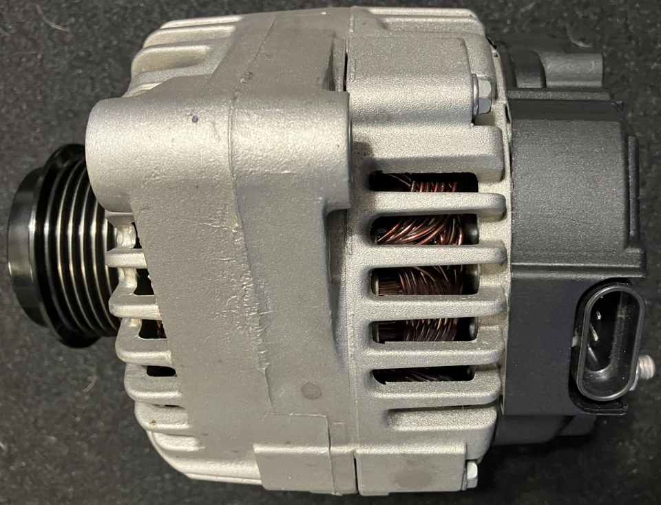 GM Genuine 25888970 OEM Alternator for 2005-2013 C6 Chevrolet Corvette 9K MILES Foto 3 de 4