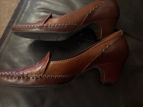 K by CLARKS Women Soft Brown Leather Low Heel Court Shoes Size 4.5 - Picture 4 of 8