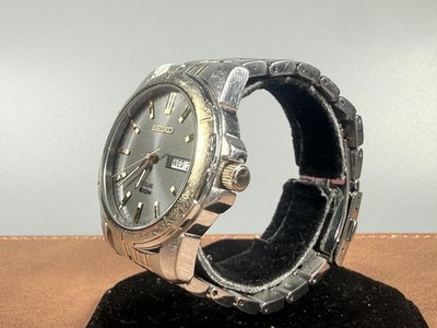Seiko Solar V158-0AD0 39.5mm Two-Tone Gray Dial Day Date 100M