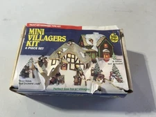 Accents Unlimited Wee Crafts 21516 Christmas Mini Villagers Kit - new but open