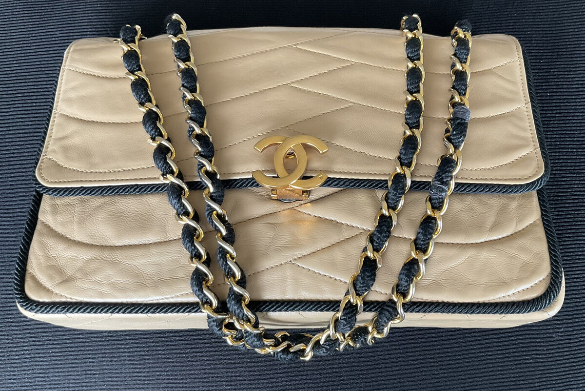 AUTH 80's CHANEL Tan Black Trim Wavy Stitch Classic 2.55 Single Flap Handbag