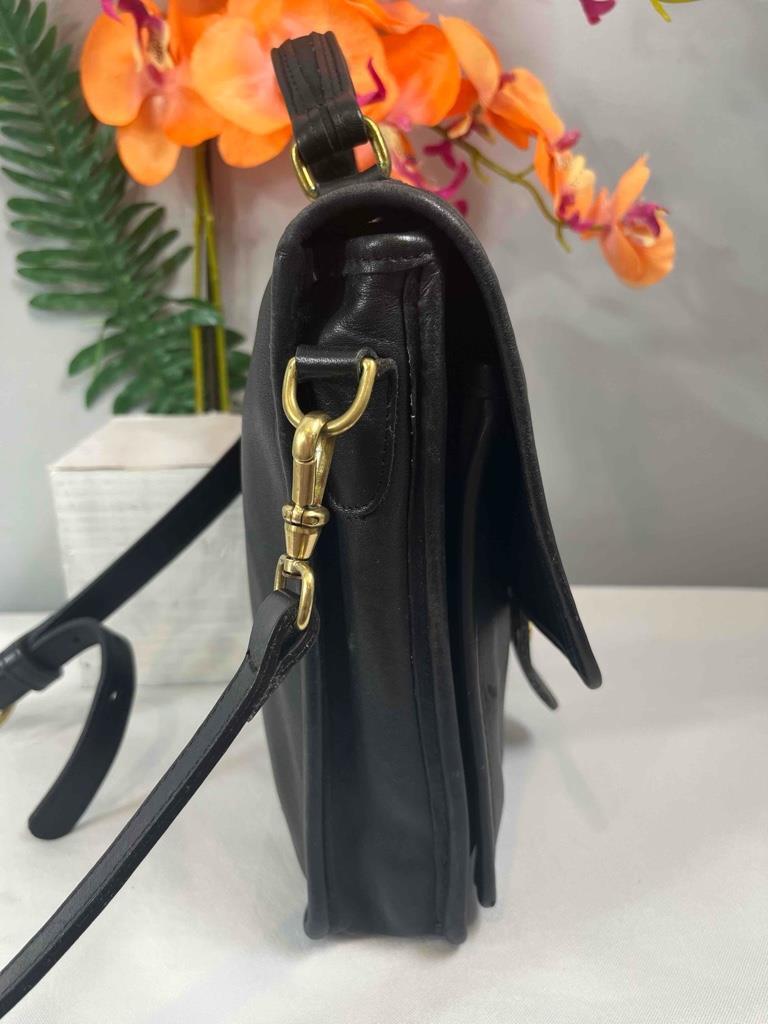 Vintage COACH Willis Station Black Leather Flap Turnlock