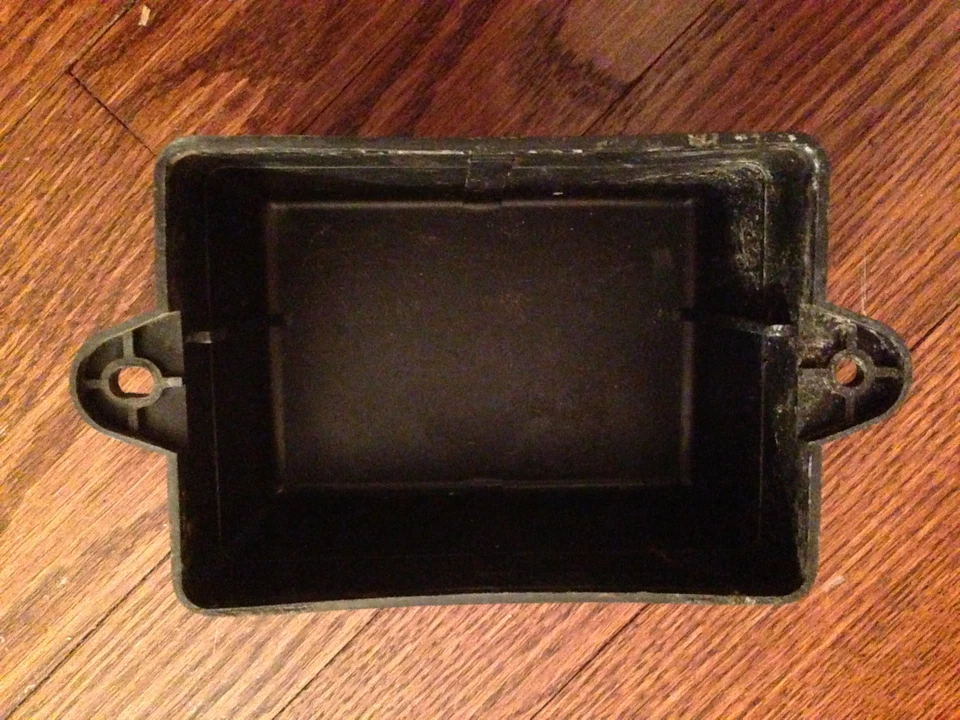 1987 三菱 Cordia 保险丝盒盖 — 第 2/2 张图片