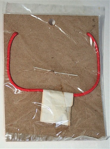 Vintage 1981 Little Orphan Annie The Hard Knock Life! Plastic Necklace New NOS - Picture 3 of 3