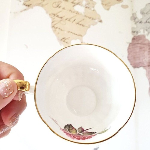 Taza china de hueso fino PARAGON de colección de los años 50 con rosa oculta dorada para ella... - Imagen 13 de 14