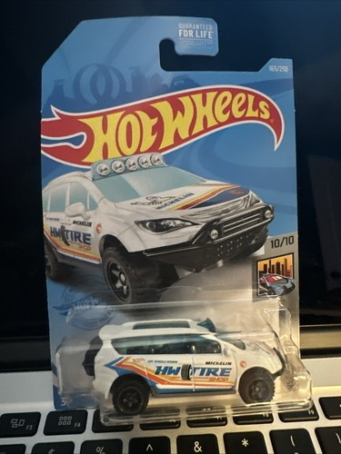 2021 Hot Wheels TREASURE HUNT CHRYSLER PACIFICA #165/250 HW METRO 10/10 (weiß) - Bild 1 von 2