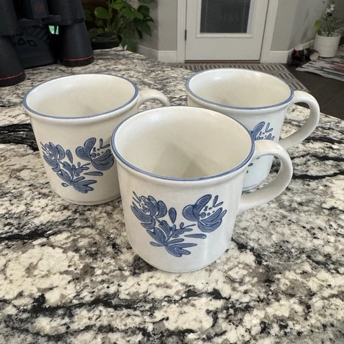 Three Pfaltzgraff Yorktowne Stoneware Coffee/Tea Mugs 10 oz. No. 289 Vintage