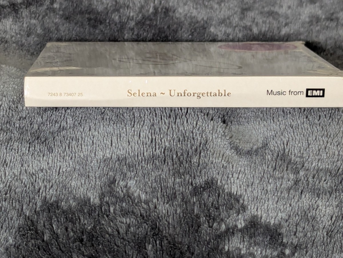 NEW, sealed Selena Quintanilla Unforgettable. 2CD Set Limited