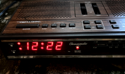 Realistic Chronomatic 251 Clock Radio Vintage Dual Alarms MINT! WORKS GREAT! - Picture 2 of 9