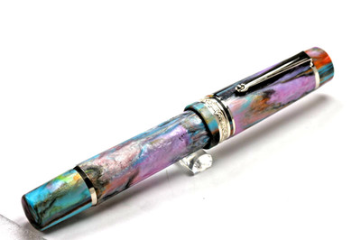 Delta DV Oversize Primary Manipulation 4.5 Fountain pen #37/50 FINE #8 nib