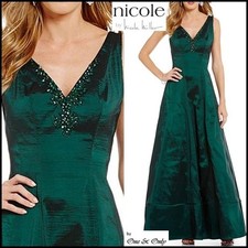 Nicole Miller New York Beaded V Neck Sleeveless Emerald Green Gown Size 10