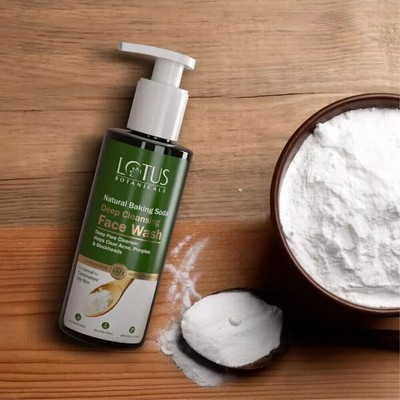 Lotus Botanicals Natural Baking Soda Deep Cleansing Face Wash (180ml)