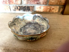 Antiguo cuenco de pudín con bordes de oro firmado por Limoges Francia C. Lawton con aceitunas