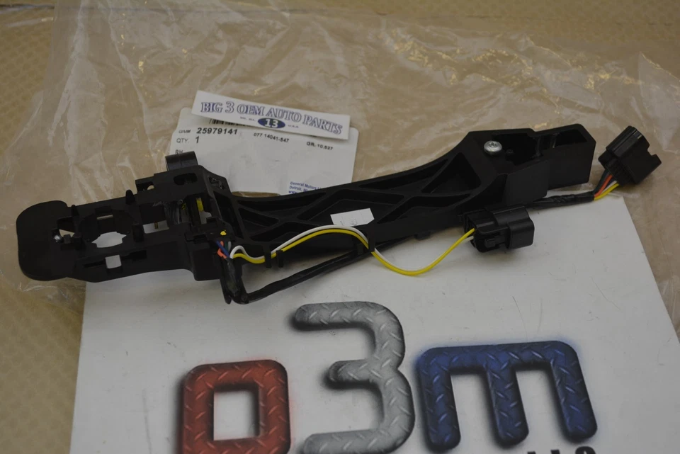 KIT CARCASA SOPORTE MANIJA PUERTA EXTERIOR DELANTERA DERECHA CADILLAC CTS nuevo OEM Foto 2 de 4