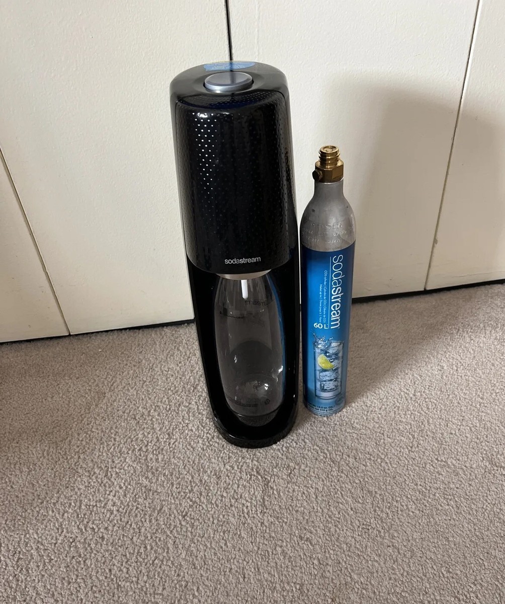 SodaStream Fizzi Sparkling Water Soda Maker / Turns Water