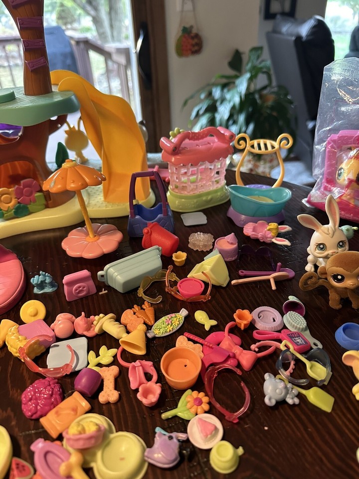 LPS My Little Pet Shop Figures And Accessories. More Than 120 Pieces