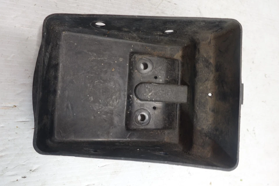 1983 Honda V45 Magna VF750C CAIXA DE APOIO TRASEIRO FABRICANTE DE EQUIPAMENTO ORIGINAL - Imagem 2 de 4