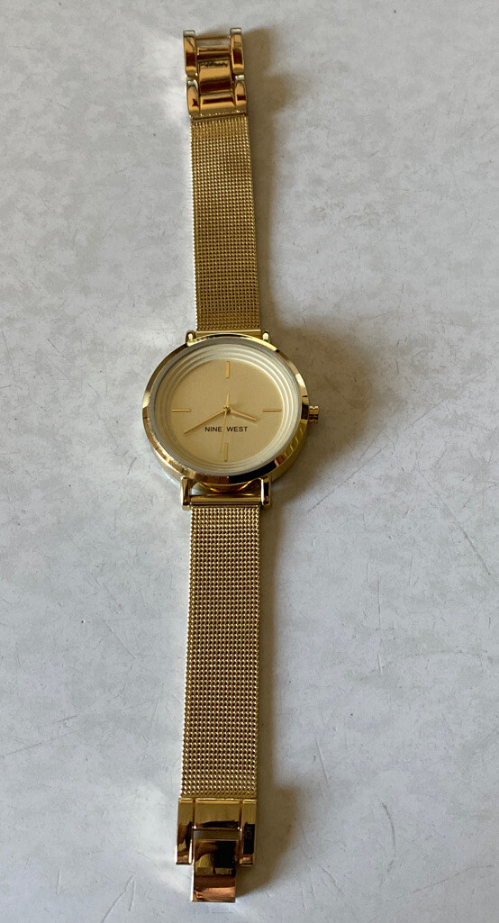 Nine West 2146 Womans Gold Tone Mesh Bracelet Watch Works Great 